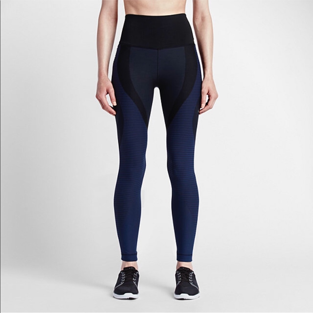 Nike fit women’s leggings black navy size small